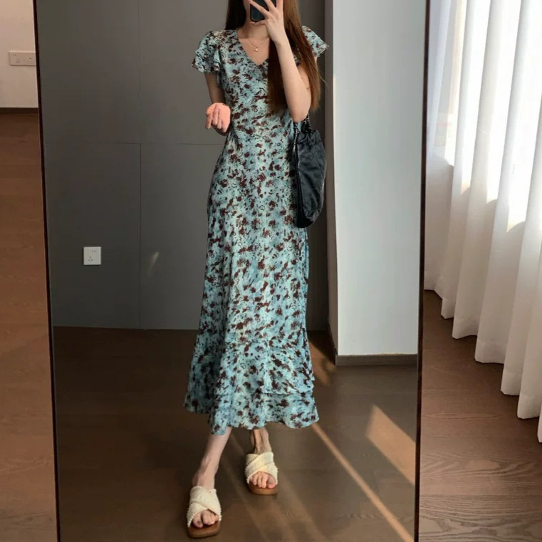 Thewow Super Slimming Light and Delicate Haze Blue Ink Washed V-Neck Ruffle Sleeve Waist-Cinching Mermaid Dress