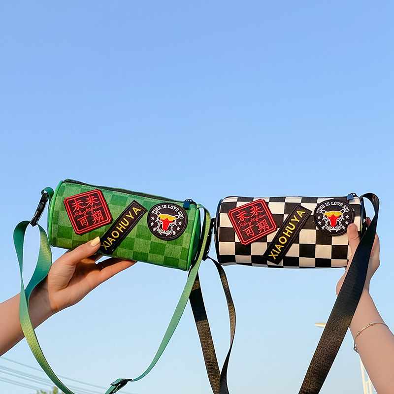 Nuevo bolso de mujer vaquero de primavera 2025 versión coreana del tablero de ajedrez bolso de hombro único cubo de agua bolso de padres e hijos