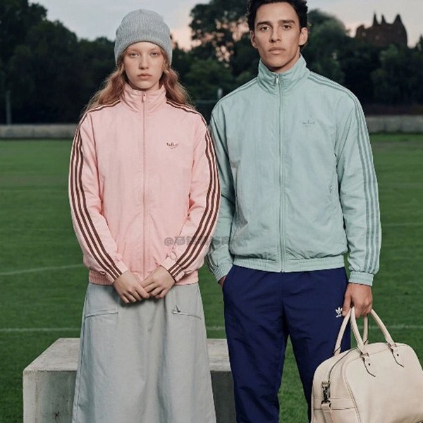 Wang Hedi's celebrity-style jacket, three-stripe stand-up collar coat, unisex knitted sports windbreaker, long-sleeved outerwear for couples Wang Hedi's celebrity-style jacket, three-stripe stand-up collar coat, unisex knitted sports windbreaker, long-sleeved outerwear for couples