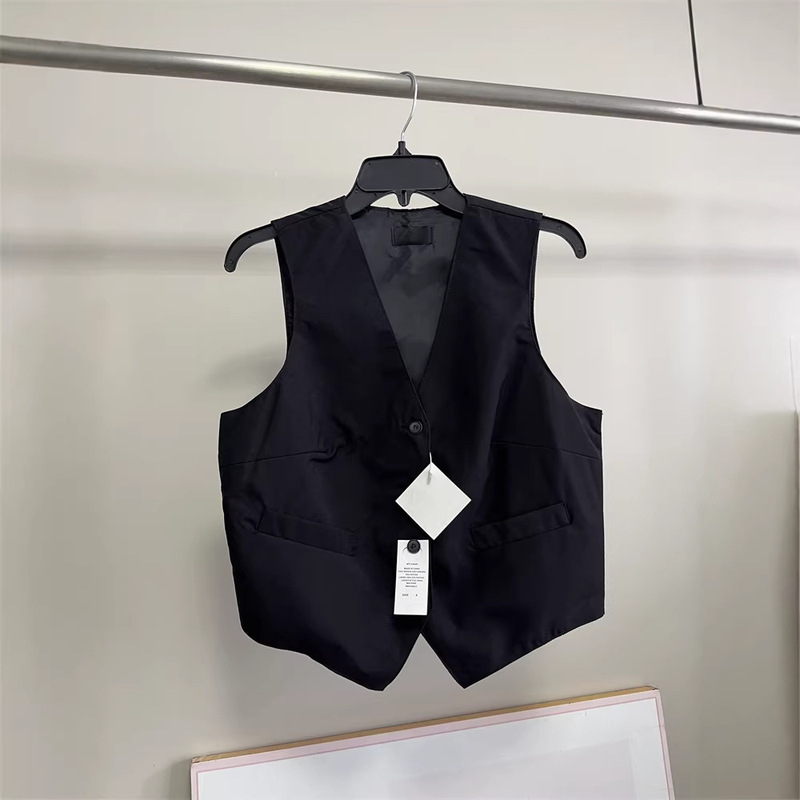0438 Women's Vest with Three-Dimensional Lip-Shaped Pockets, Chest-Enhancing Ruching, and Unique Design for Spring, Summer, and Autumn
