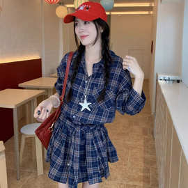 早春流行穿搭蓝色格子衬衫连衣裙子女装夏季2026新款韩系辣妹短裙