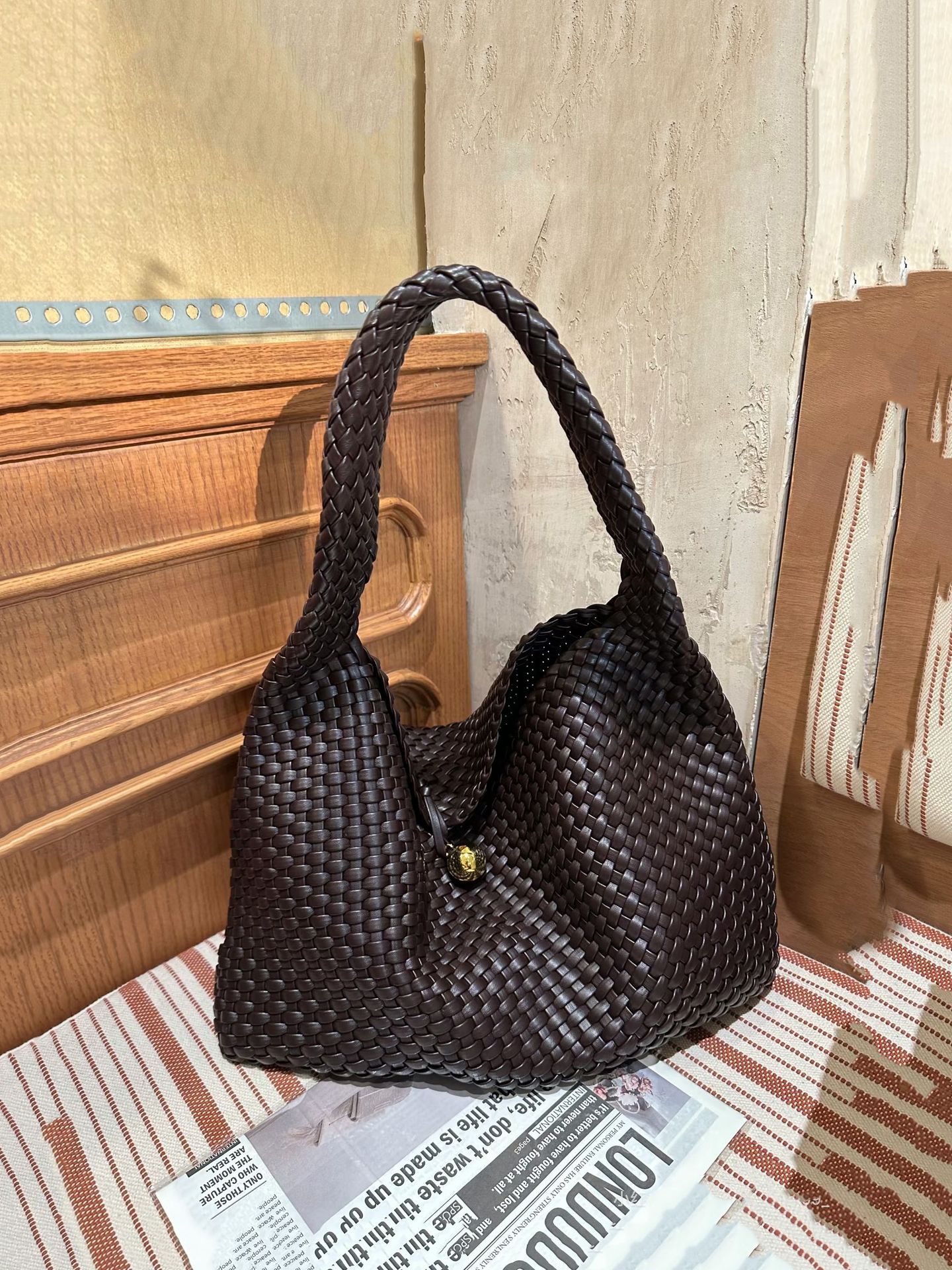 Qadın üçün əl toxunması böyük həcmli çiyin çantası, 38x13x29 sm
