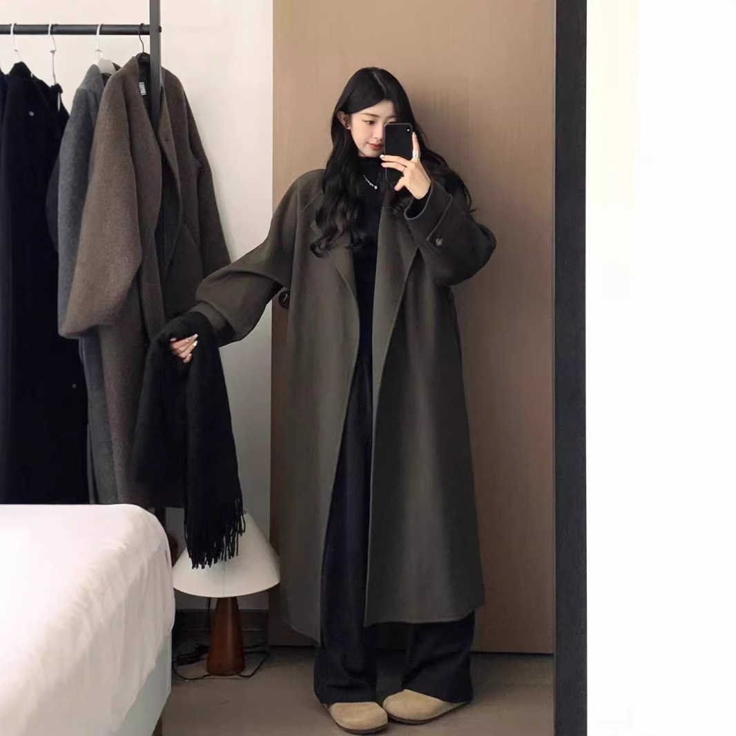 女性のための黒のウールコート2025秋冬の新しいスタイルの雰囲気のウールコート、ハイエンドの小さなミドル丈スタイル