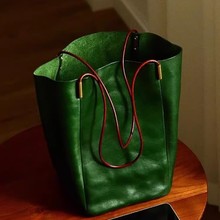 小众设计高质感复古托特包女简约大中号手提包植鞣软皮水桶包墨绿