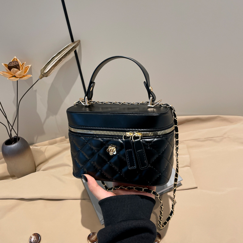 Bolso popular de este año bolso de mano mujer 2024 invierno nuevo estilo simple chaîne de diamante mochila bolso de cubo