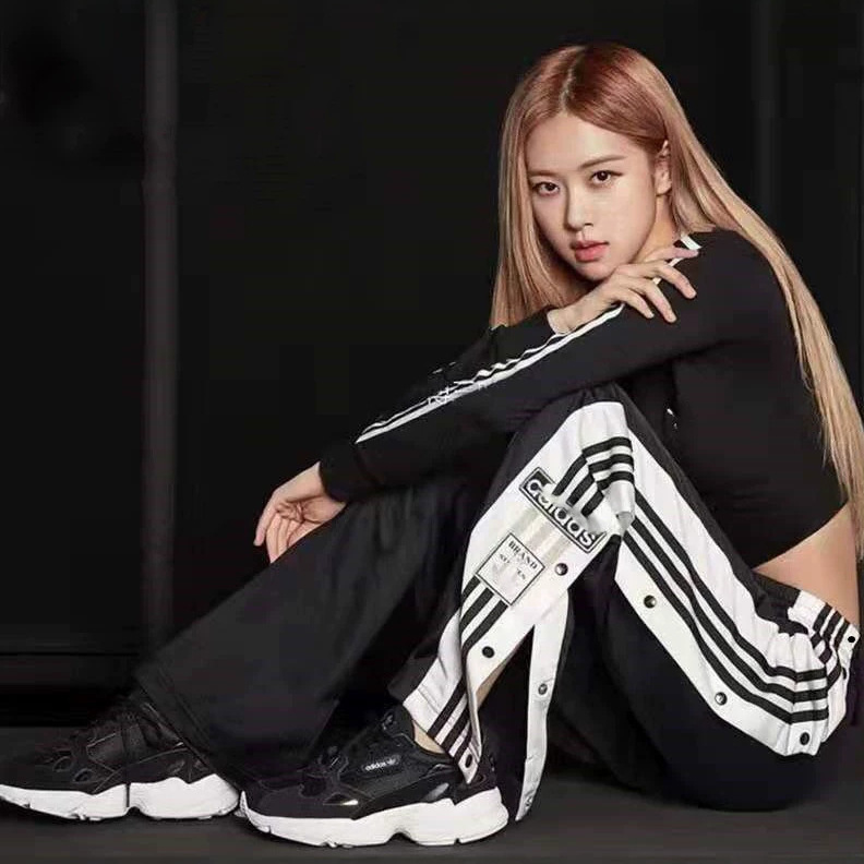 Cross-border clover-embroidered casual sports pants with side button closures, unisex, loose fit, trendy athletic pants Cross-border clover-embroidered casual sports pants with side button closures, unisex, loose fit, trendy athletic pants