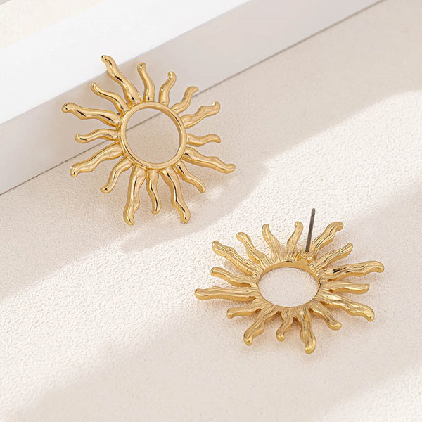 design retro fashionable earrings solar-powered