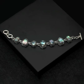 胸针;项链;手链