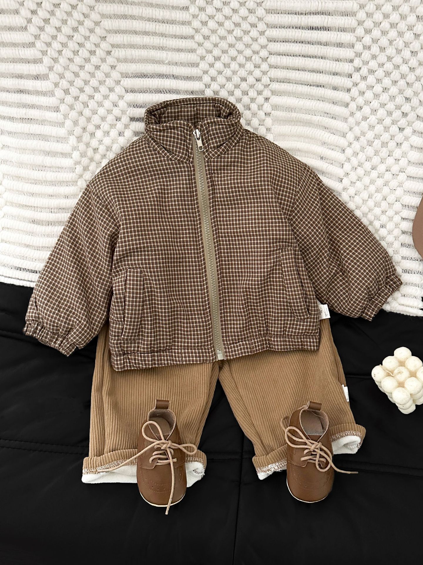 Ropa infantil coreana de moda cool hombre invierno nuevo bebé retrógrado chaqueta de algodón entrelazado de lana cálida