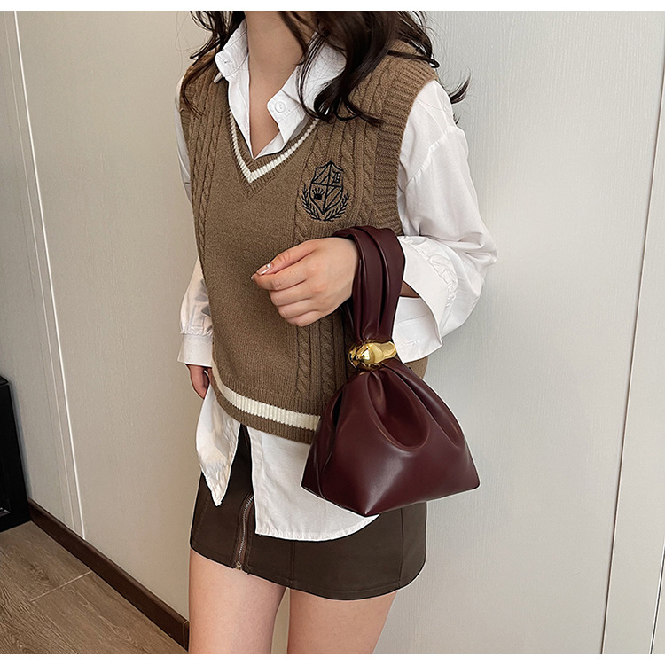 A high-end, niche and quirky small bag for women's autumn and winter 2025 new retro pleated mini bucket bag undefined