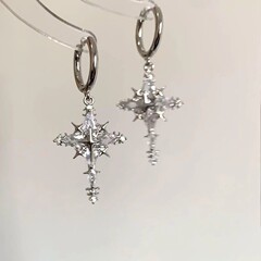 雪の花の十字のジルコンのイヤリングの女性の甘いクールな風の韓国系の個性の耳のボタンの4芒星の耳飾りの越境する人気のある新製品