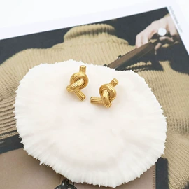 项链;耳环;戒指