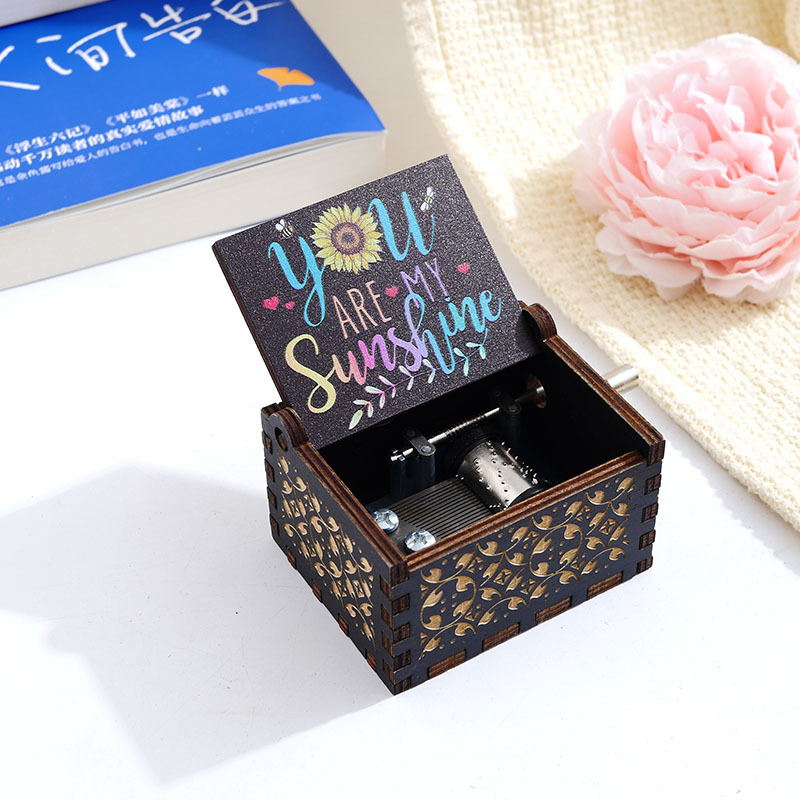 Caja de música de madera Caja de música de manivela tallada vintage Caja de música de madera Impresión en color UV transfronteriza Eres mi sol