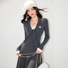 法式气质针织连衣裙女秋冬季新款高级感收腰显瘦小个子毛衣长裙子