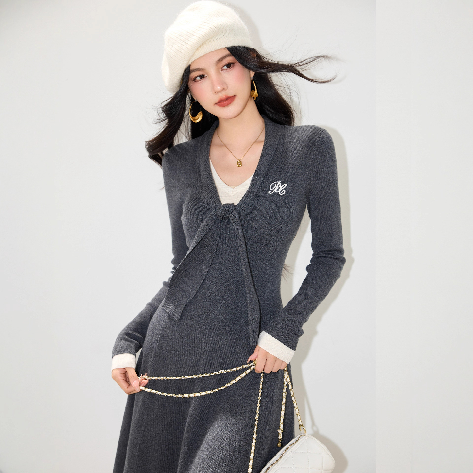 法式气质针织连衣裙女秋冬季新款高级感收腰显瘦小个子毛衣长裙子