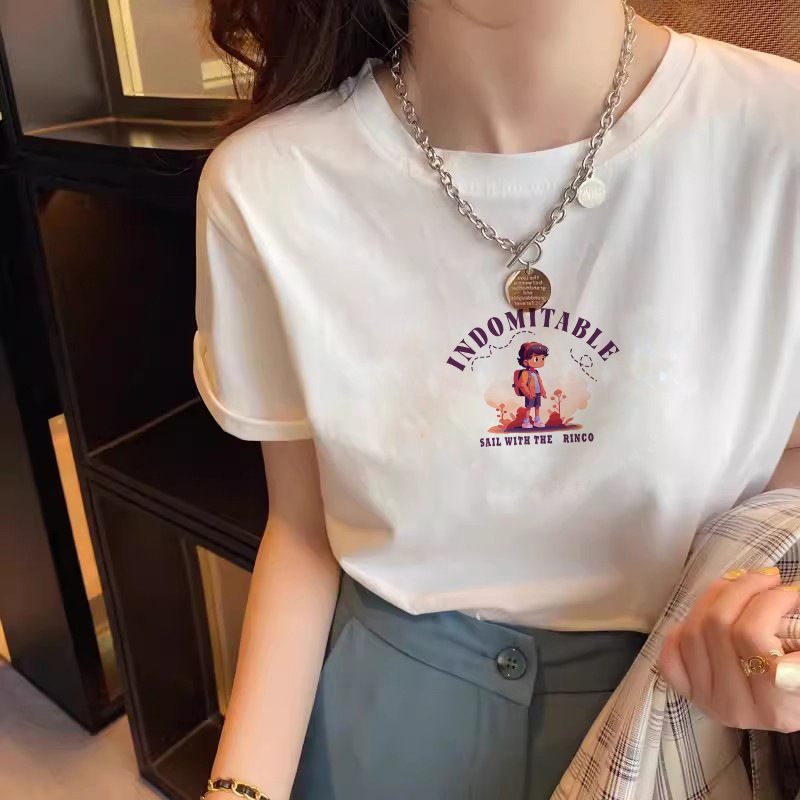 빗질한 면 배낭 소녀