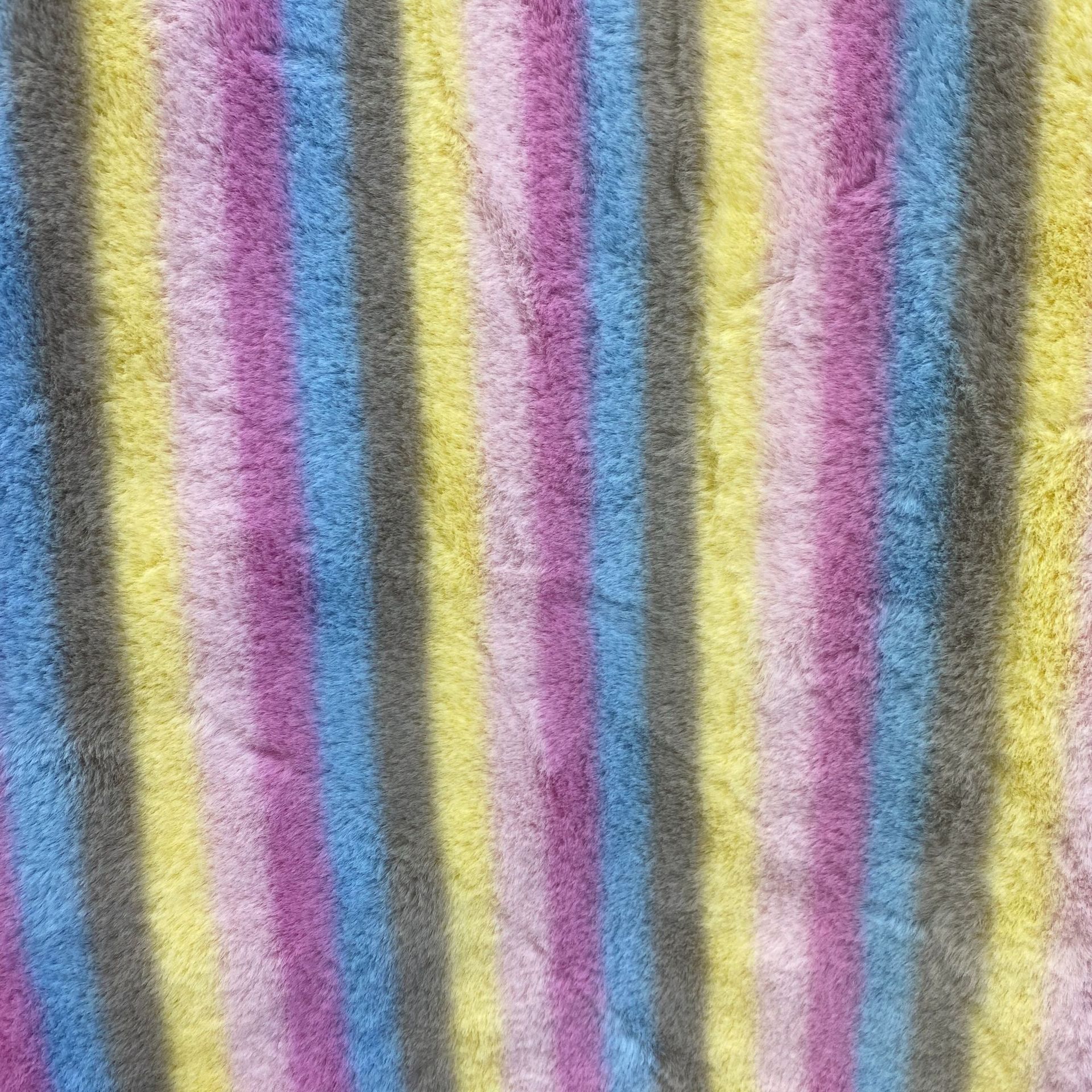Impresión de pelo de conejo rayas de arco iris coloridas tiñidas peluche juguetes textiles caseros bolsas zapatos ropa tela de lana