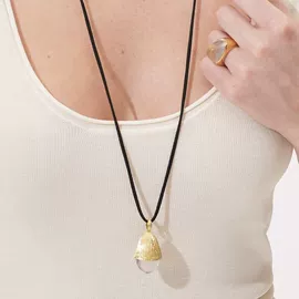 项链;耳环;耳钉