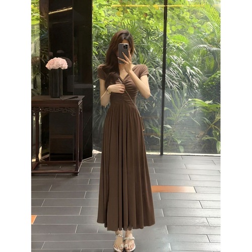 Elegant, flowing French-style V-neck dress—2024 new summer design, slim-fit, waist-defined, figure-flattering, with a slit—a long skirt.