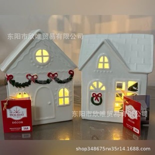 �羳Beautiful lighting decorations adorn the house�}�Q���b�