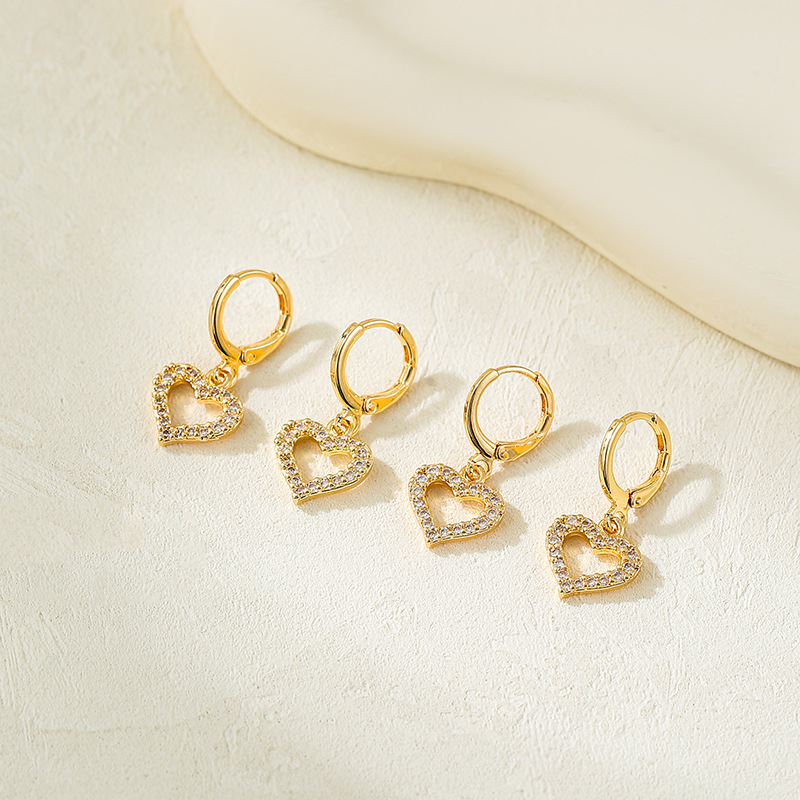 Amazon nuevo diseño de nicho único de venta en caliente de amor simple y lujoso ligero aretes de aretes de aretes