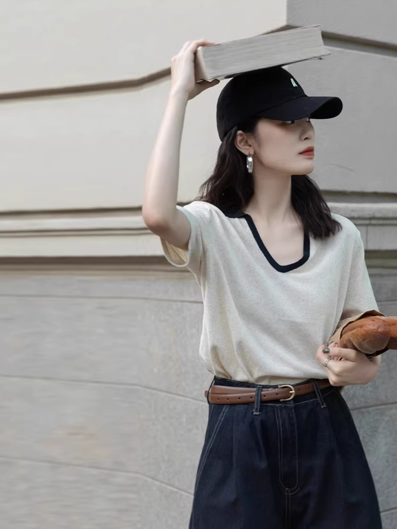 Áo thun nữ cổ V phối màu tay ngắn chất liệu lụa băng dệt kim cao cấp kiểu polo cổ thẳng vai — màu đen
