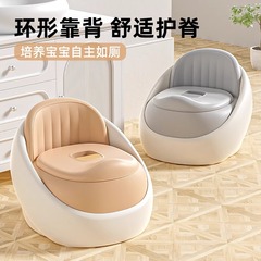 子供用便器の赤ちゃんの便器の腰掛けの女の子はトイレの便のシートのようです。