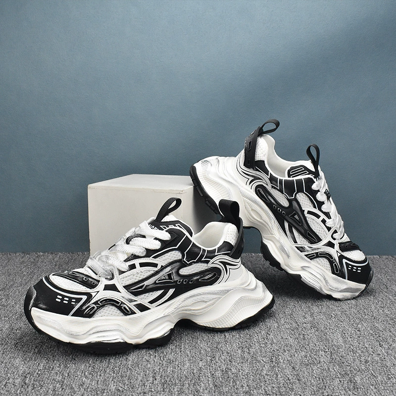 Корейская версия новой модной мужской обуви кожаная лапша весной дикая повседневная дышащая 2025 маленькая белая обувь с толстой подошвной туфли низкая банда