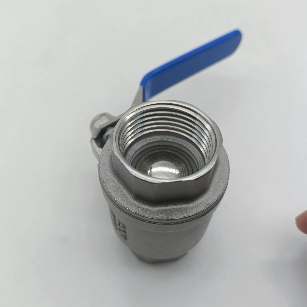 Stainless steel two-piece ball valve Q11F with internal threaded connection, two-piece ball valve 4/6 inches, valve wholesale factory