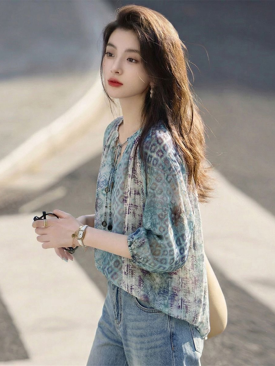 Áo sơ mi nữ cổ chữ V họa tiết hoa vỡ, dáng rộng suông, tay dài, phong cách Pháp — Hoa vỡ màu xanh