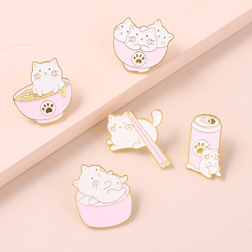 Amazon hot-selling new product creative cartoon kitten ramen bowls and chopsticks style painted alloy badge brooch wholesale