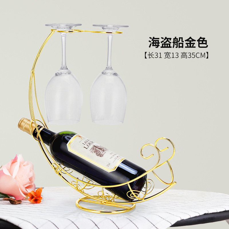 軽くて豪華な風の金色の酒の箱はワインの棚を飾ってワインの棚のワインの杯の棚を並べます。|undefined