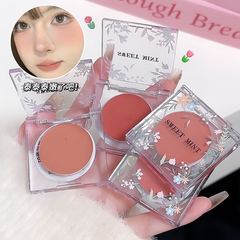 スウィートミントは頬紅クリームを多く使っています。自然で低飽和の雰囲気感があります。