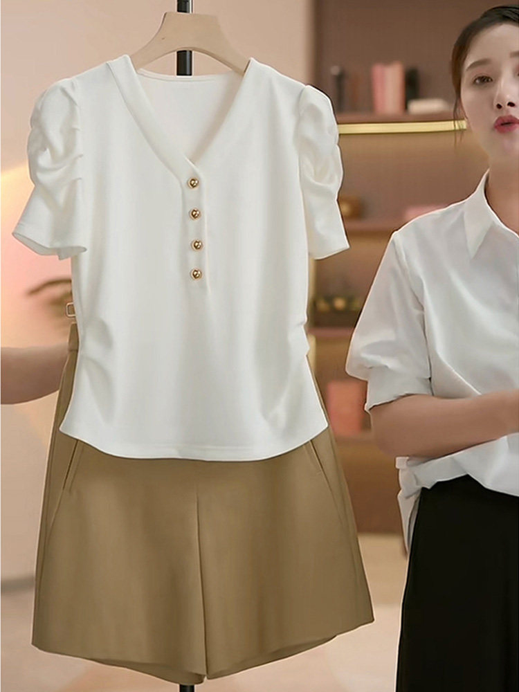 Áo thun nữ tay ngắn cổ tròn phồng vai, dáng ôm nhẹ — màu đen