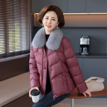 2025妈妈冬装短款羽绒服中年女洋气毛领外套中老年加厚保暖棉衣服