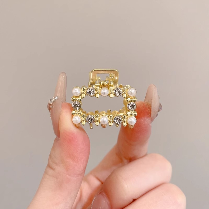 Perla de alta sensación de diamante de agarre para mujeres 2025, nuevo tipo de cabeza trasera, abrazadera de cabello, tocado, abrazadera de cabello pequeña