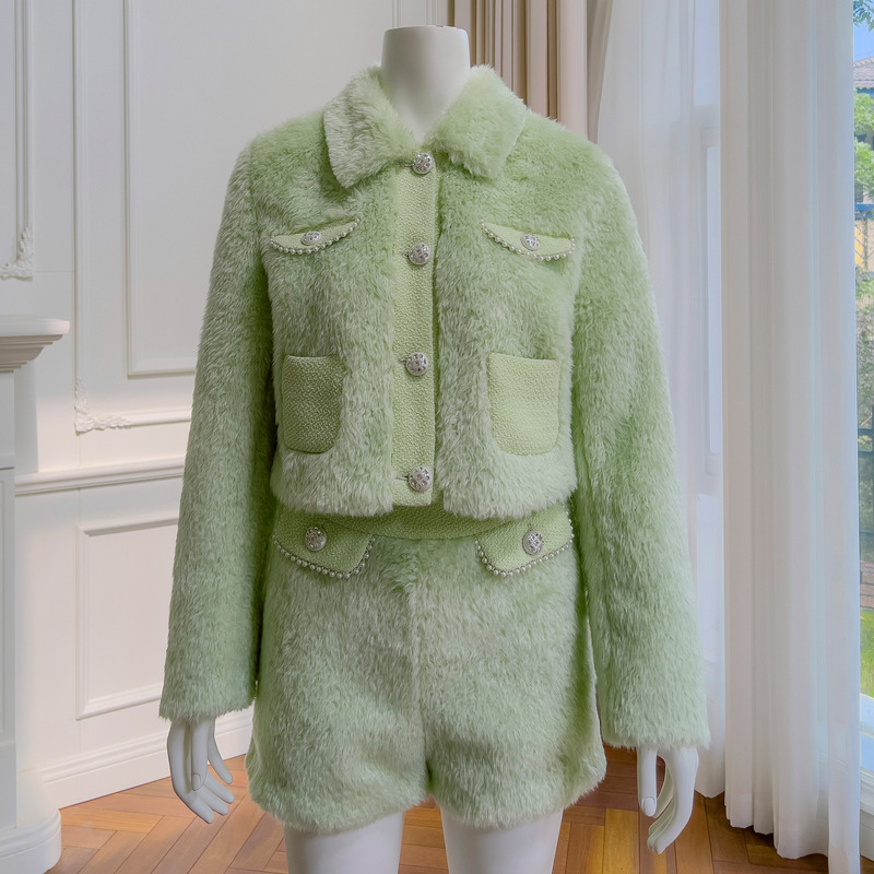 Yige Lila Warm Plush Lapel Jacket Slimming Shorts Two-Piece Set 91497+51269 Yige Lila Warm Plush Lapel Jacket Slimming Shorts Two-Piece Set 91497+51269
