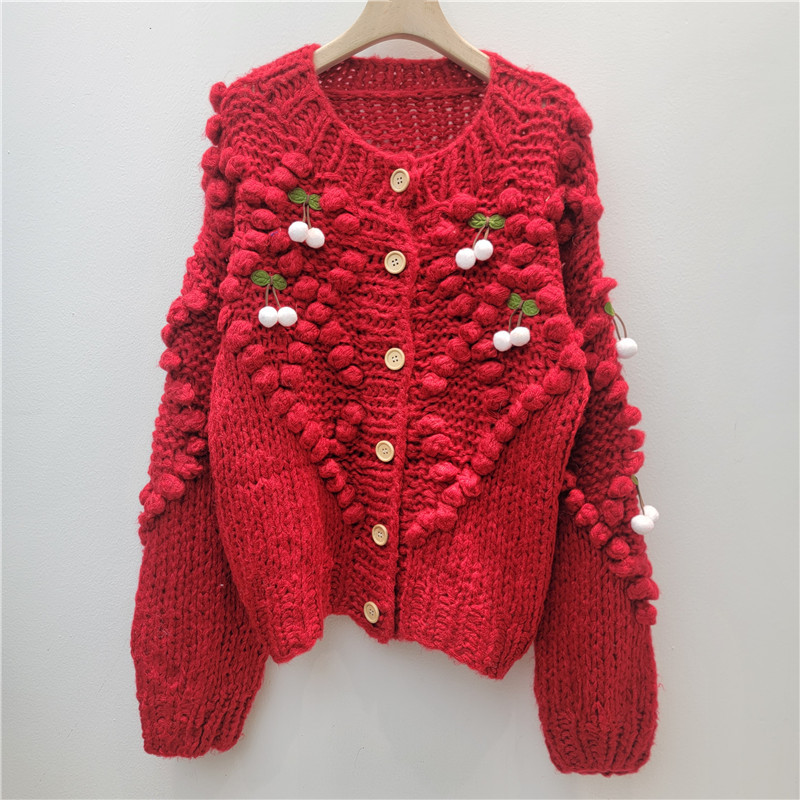 El viento dulce francés decoración de cereza de punto rojo Cardigan mujeres invierno 2025 nuevo suéter temperamento glutinoso suave abrigo