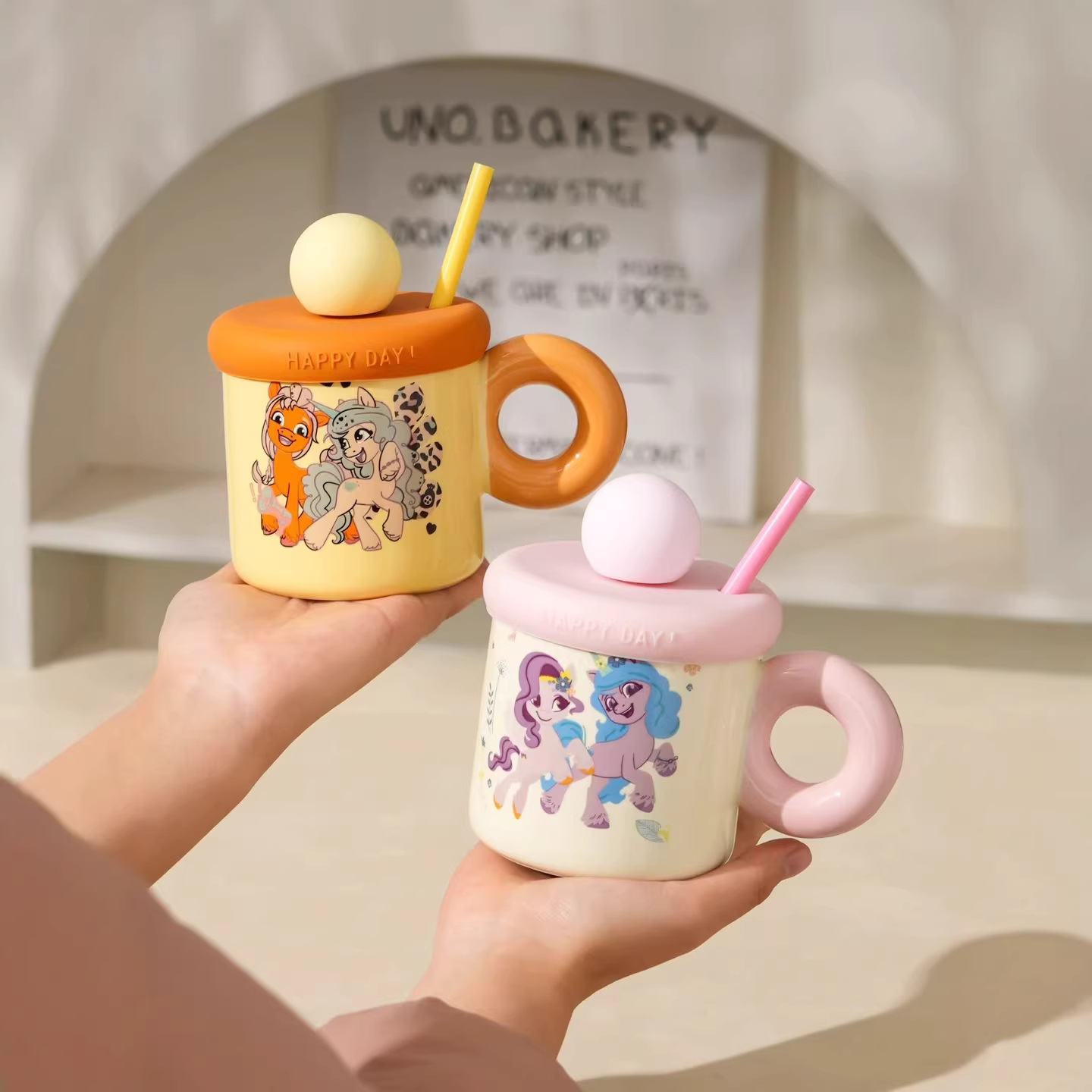Taza de cerámica de personalidad creativa, pony de alto valor facial, taza de agua de paja, taza de café encantadora para chicas.