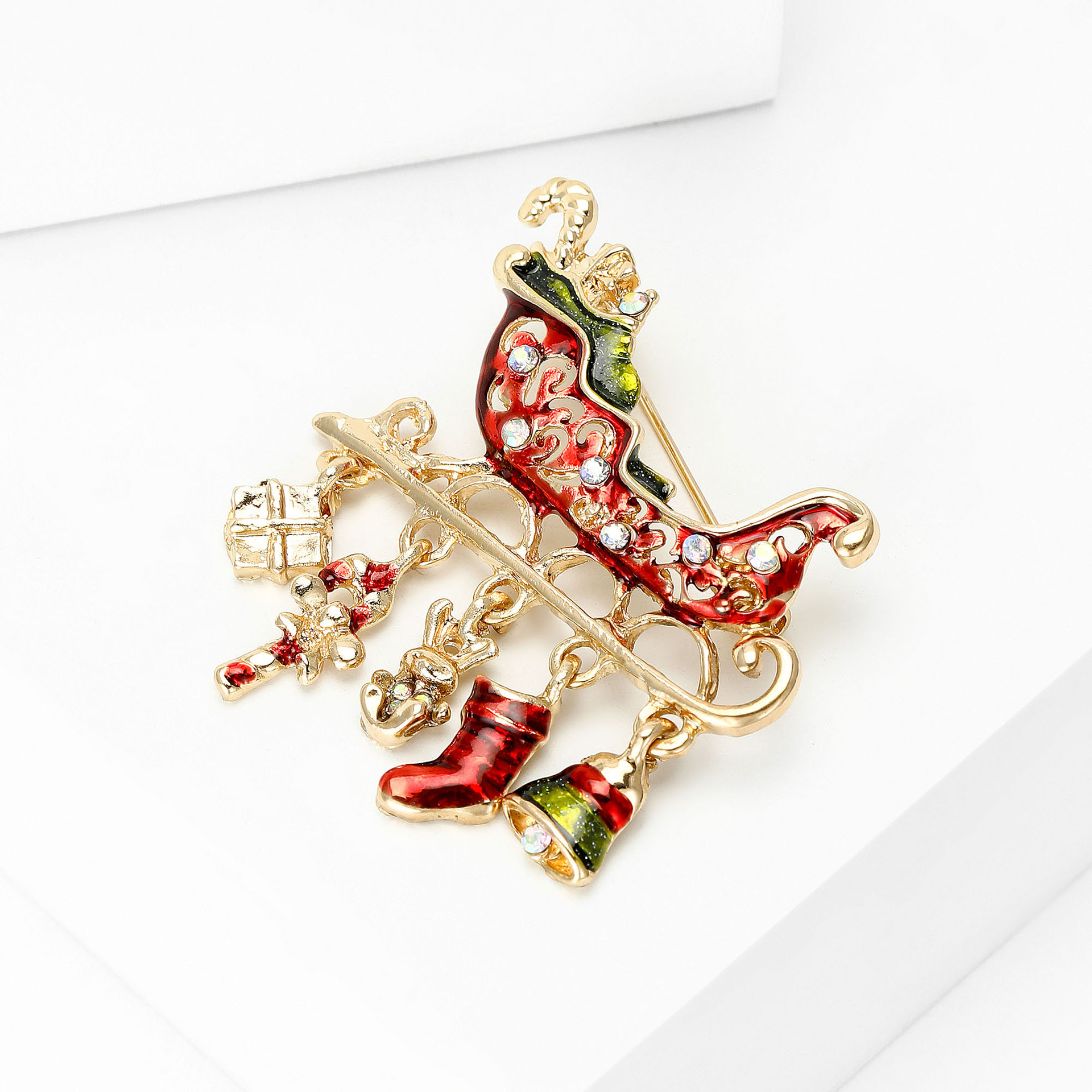 Oil-Drip Enamel Christmas Car Series Brooch, Fashionable Alloy Sleigh Car Brooch, Holiday Accessory Brooch, Versatile