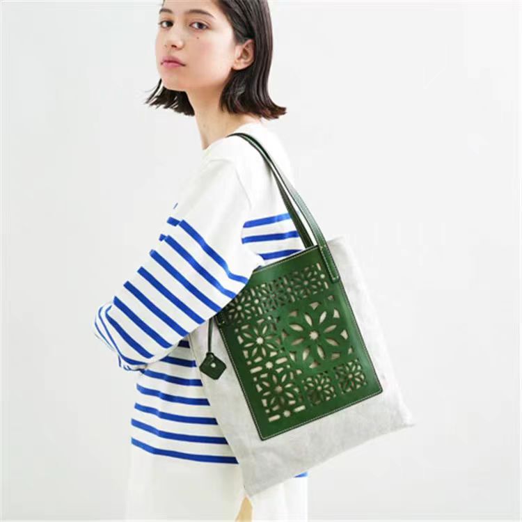 2025 New Canvas Hollow Window Decoration Large Capacity Tote Bag Women's High-End Handheld Shoulder Bag Shopping Bag 2025 New Canvas Hollow Window Decoration Large Capacity Tote Bag Women's High-End Handheld Shoulder Bag Shopping Bag