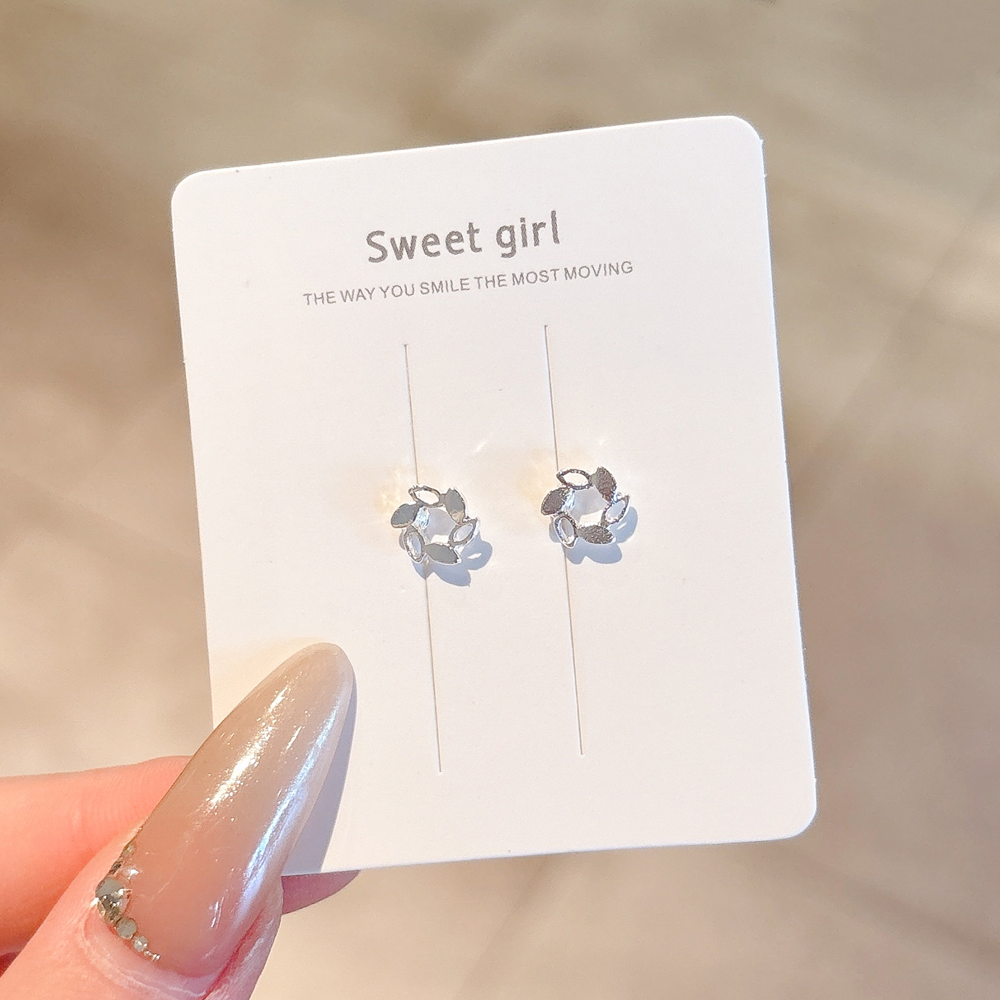 Pendientes de aleación Pendientes de alta calidad de perlas para mujer Pendientes exagerados de temperamento de lujo ligero coreano Pendientes largos con borlas al por mayor