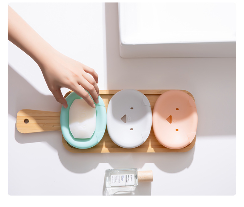 Double-layer cute fragrant little pig soap box, hollowed-out draining travel soap box with cover, cross-border supply of foreign trade bathroom soap box detail image 13