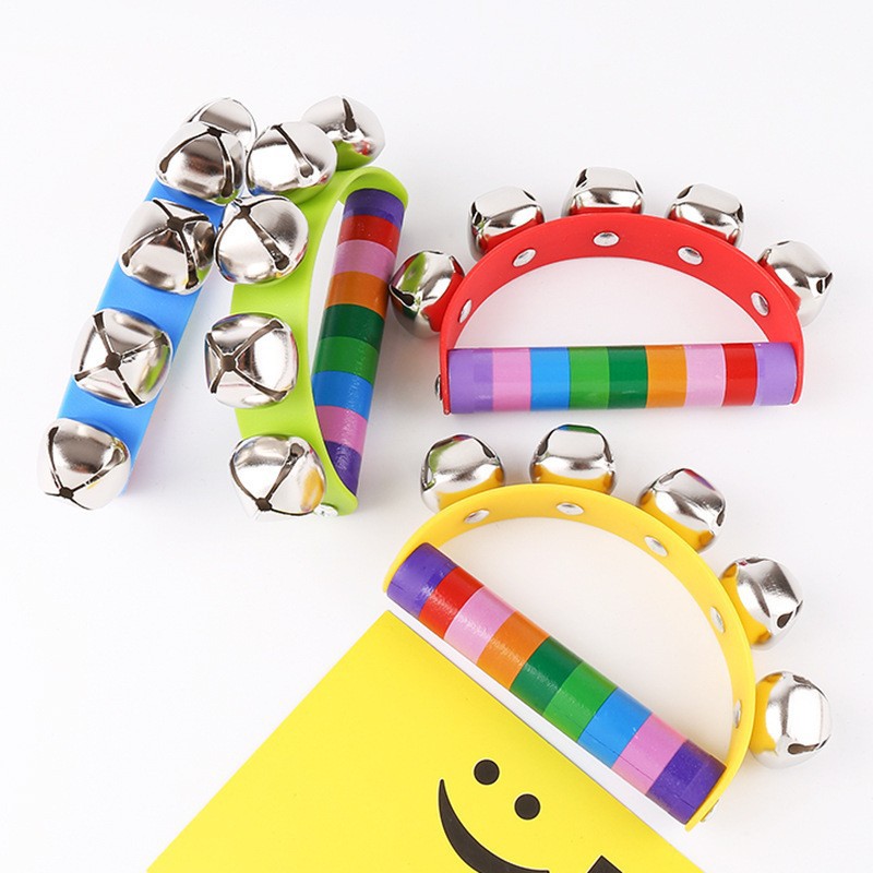 Niños de madera de ocho tonos tocando piano reloj enhebrado torre de arco iris cuatro juegos de placa en forma de columna torsión gusano bebé juguete educativo