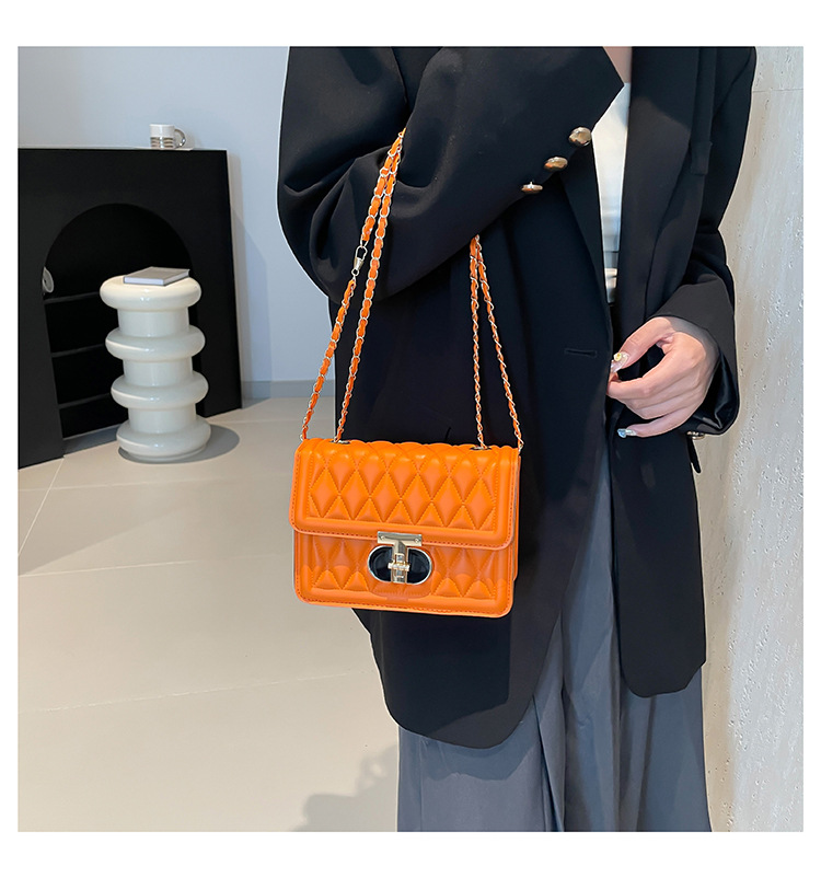 2024 neue Modische Lock Handheld frauen Koreanische Ausgabe Beliebte Lingge Stickerei Gewinde Einzigen Kreuz Schulter Kleine_voghion.com