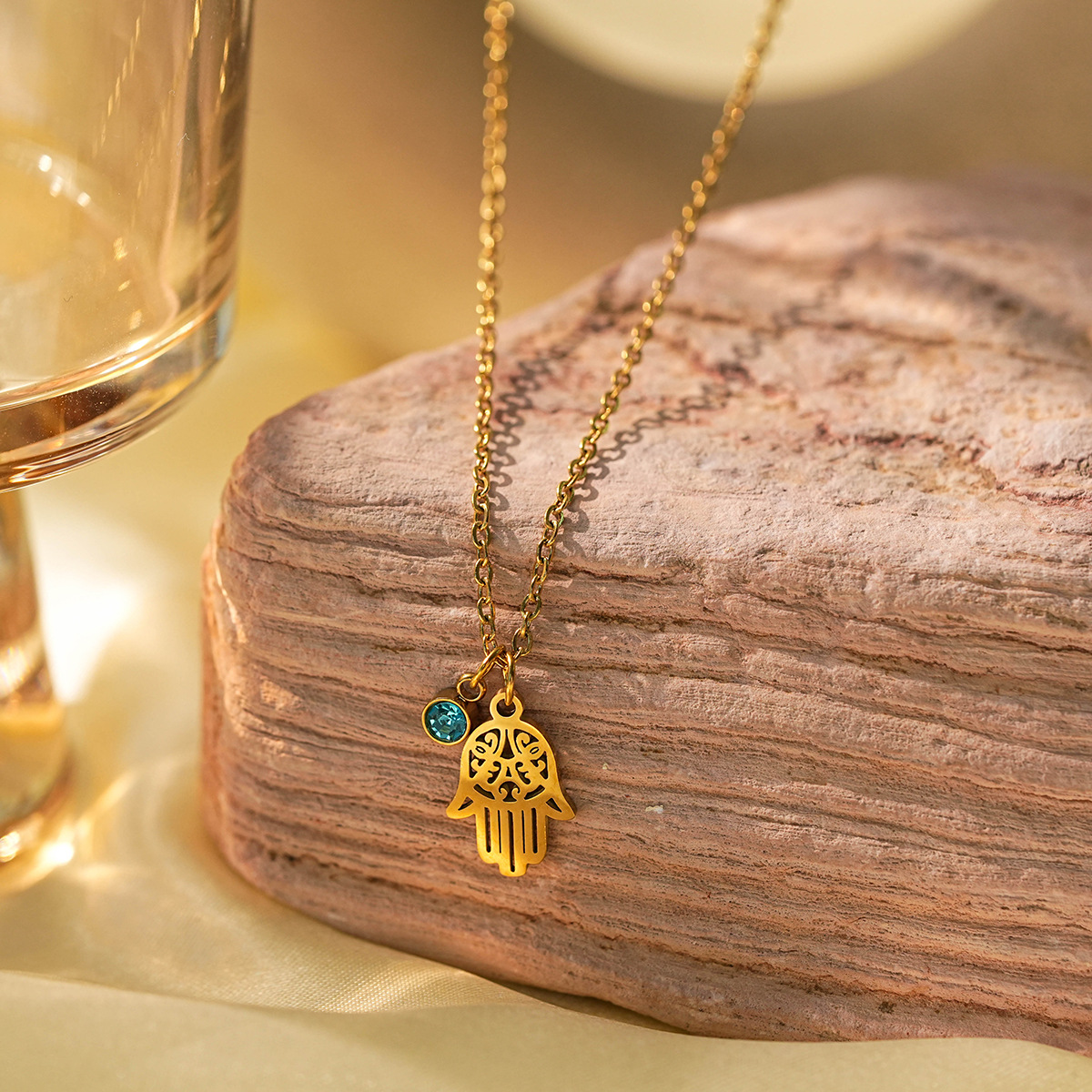 Joyería Al Por Mayor Estilo Clásico Estilo IG Cruzar Palma Ojo Acero Inoxidable 304 Diamantes De Imitación Enchapado Collares De Acero Inoxidable display picture 7