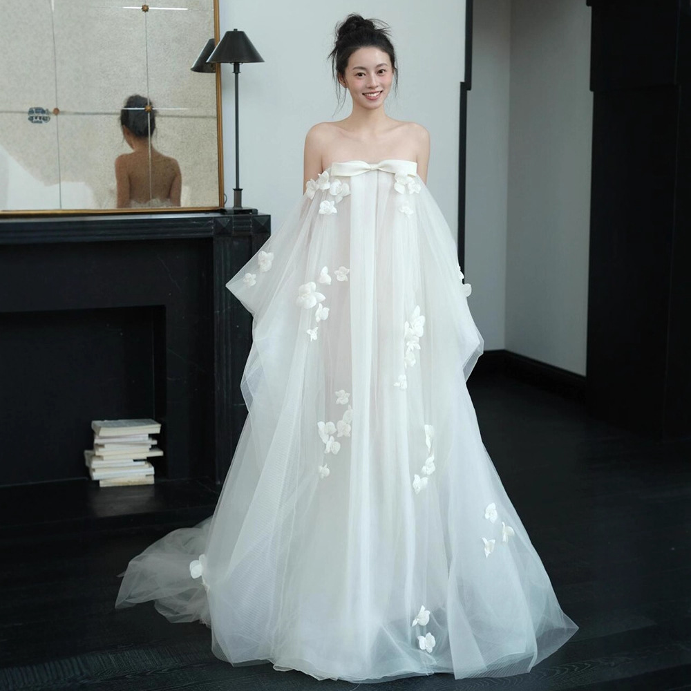 Light Wedding Dress, Niche and Simple Style, 2026 New French-Style Strapless White Ultra-Fairy Robe Dress for Welcoming Guests, Engagement, and Going Out
