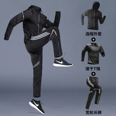 スポーツスーツの男性は朝に春の速乾ランニング服を走っています。