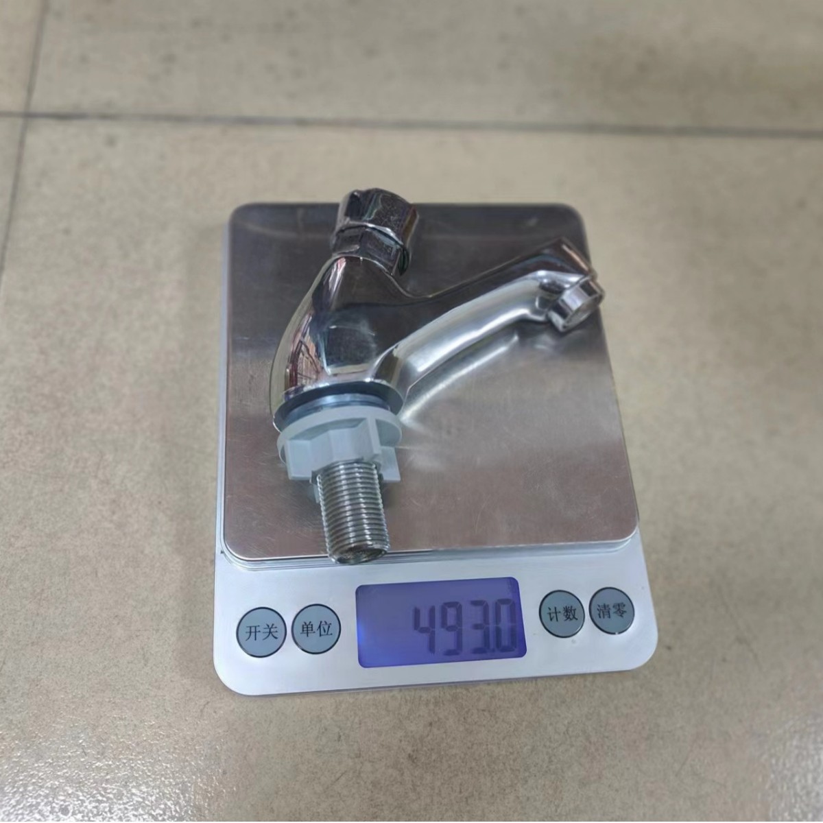 Fabricantes de suministro de lavabo retardo grifo cobre sola cuenca fría grifo retardo grifo al por mayor