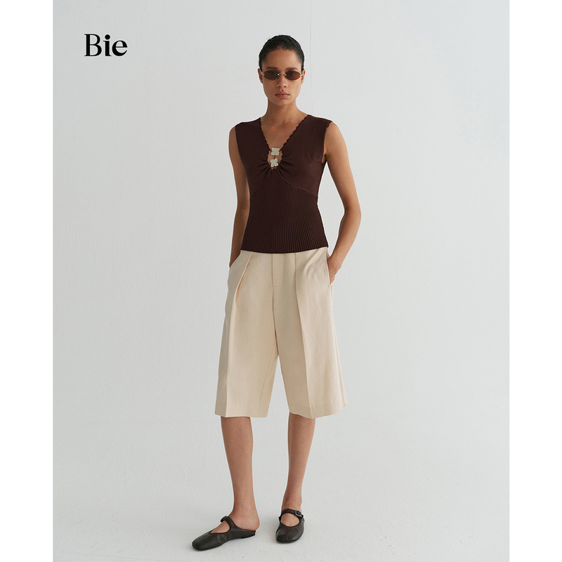 Clearance Sale Stylish Age-Reducing Loose-Fitting Women's Shorts, Slimming Lyocell Pants, Versatile Pleated Straight-Leg Casual Pants Clearance Sale Stylish Age-Reducing Loose-Fitting Women's Shorts, Slimming Lyocell Pants, Versatile Pleated Straight-Leg Casual Pants